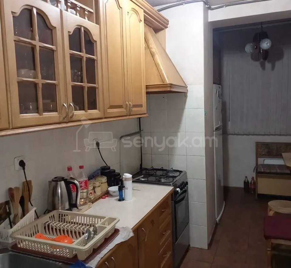 3 Սենյականոց Բնակարան Քարե Շենքում, 66քմ, 1/5 հարկ, Կապիտալ Վերանորոգված