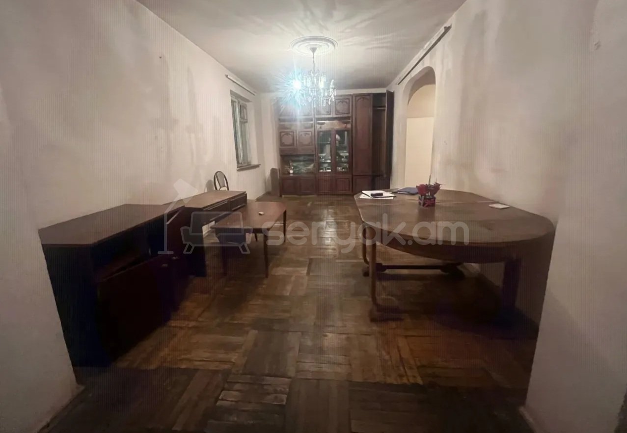 2 Սենյականոց Բնակարան, 50քմ, 3/5 հարկ, Պետական Վիճակում