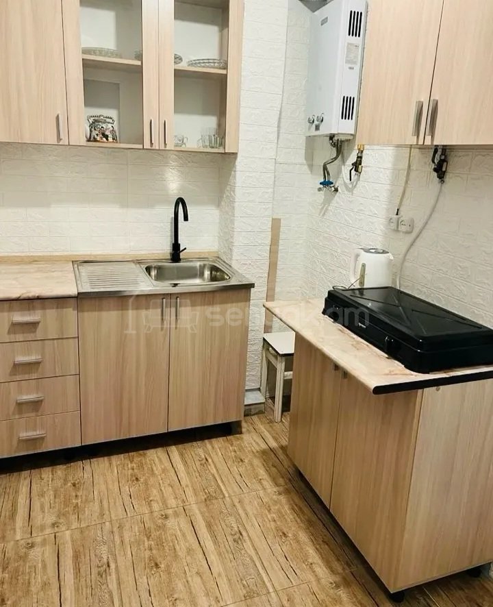 1 Սենյականոց Բնակարան Քարե Շենքում, 42քմ, 2/5 հարկ, Կապիտալ Վերանորոգված