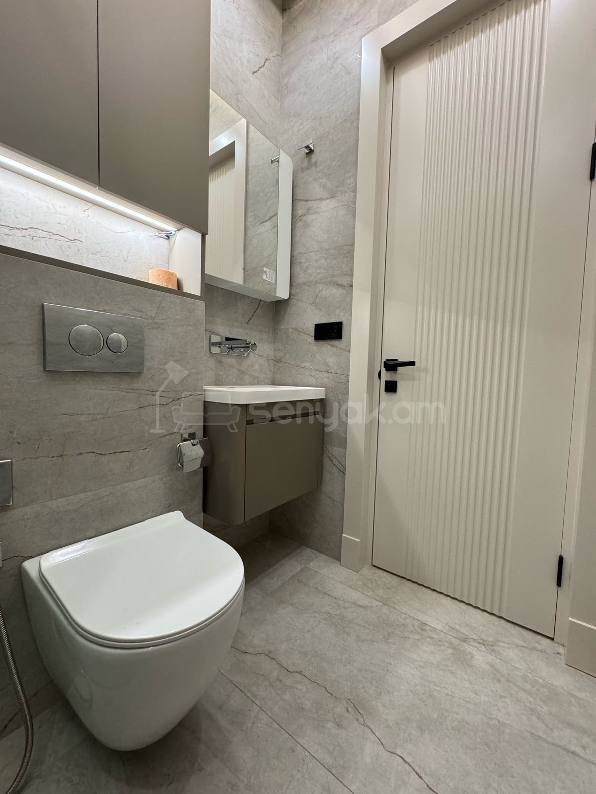 2 Սենյականոց Բնակարան Քարե Շենքում, 55քմ, 4/5 հարկ, Կապիտալ Վերանորոգված