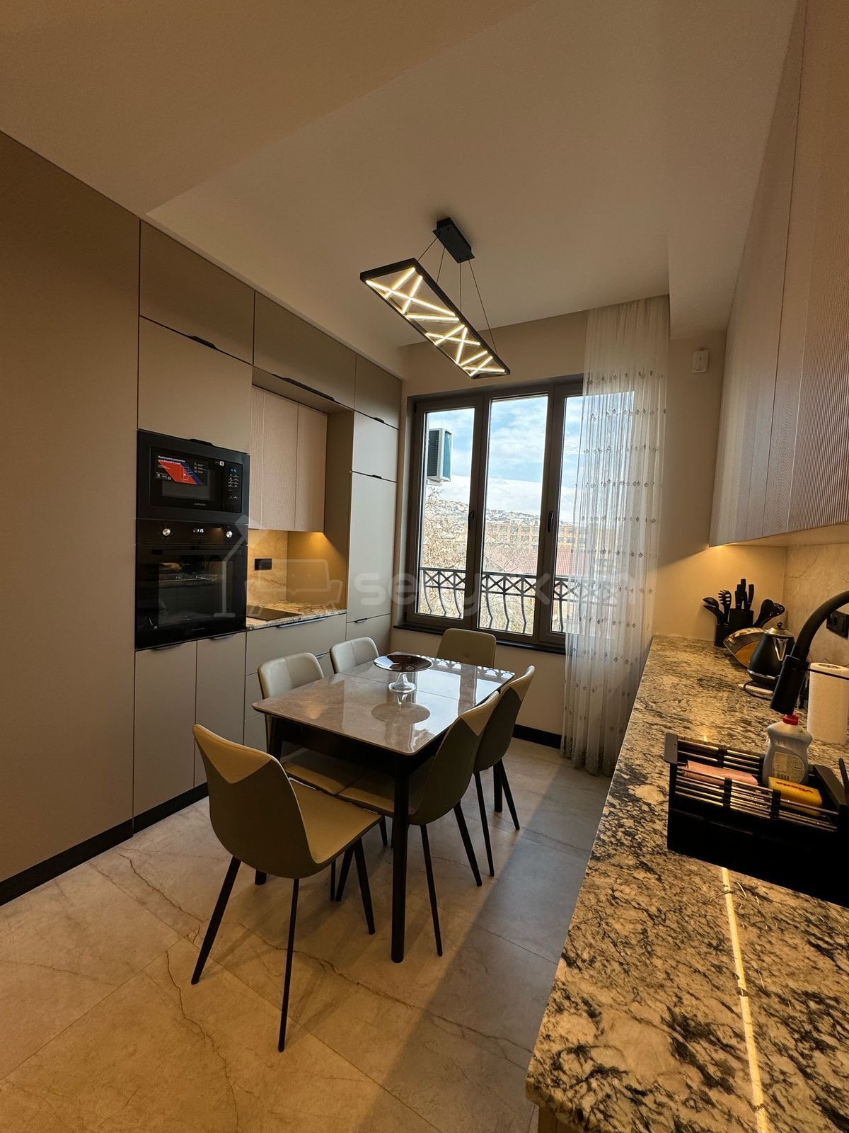 2 Սենյականոց Բնակարան Քարե Շենքում, 55քմ, 4/5 հարկ, Կապիտալ Վերանորոգված