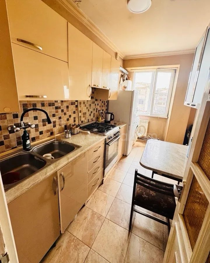 4 Սենյականոց Բնակարան, 100քմ, 6/9 հարկ, Նորմալ Վիճակում, Կահավորված