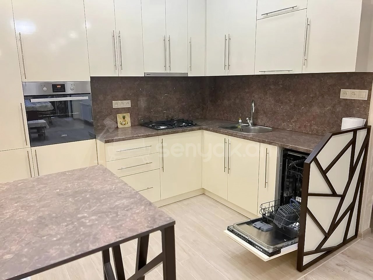 3 Սենյականոց Բնակարան Նորակառույցում, 95քմ, 3/13 հարկ, Կապիտալ Վերանորոգված