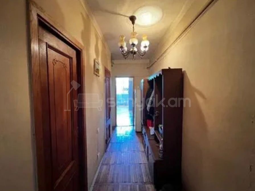 5 Սենյականոց Բնակարան Քարե Շենքում, 109քմ, 1/5 հարկ, Նորմալ Վիճակում