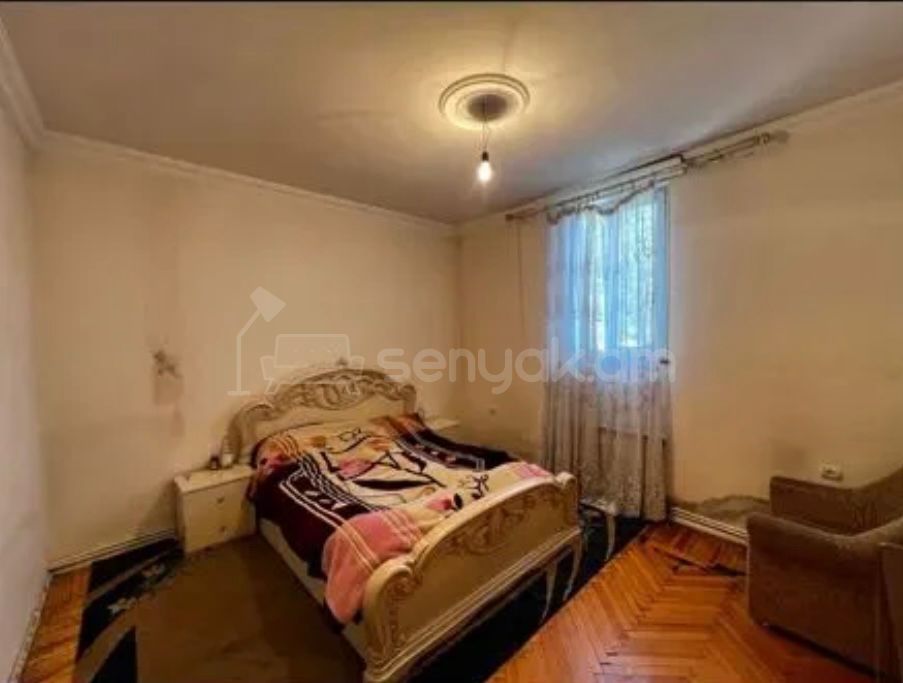 5 Սենյականոց Բնակարան Քարե Շենքում, 109քմ, 1/5 հարկ, Նորմալ Վիճակում