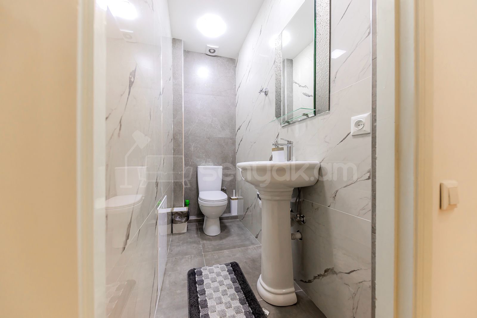 3 Սենյականոց Բնակարան Քարե Շենքում, 97քմ, 2/5 հարկ, Կապիտալ Վերանորոգված