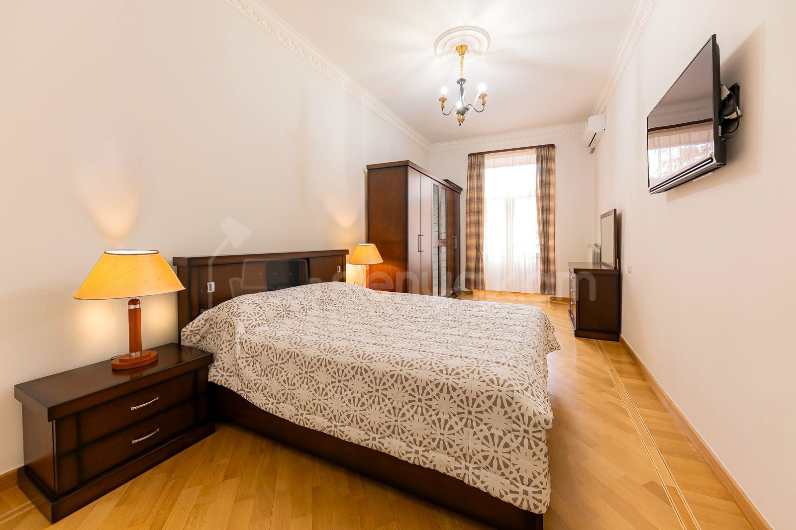 3 Սենյականոց Բնակարան Քարե Շենքում, 97քմ, 2/5 հարկ, Կապիտալ Վերանորոգված