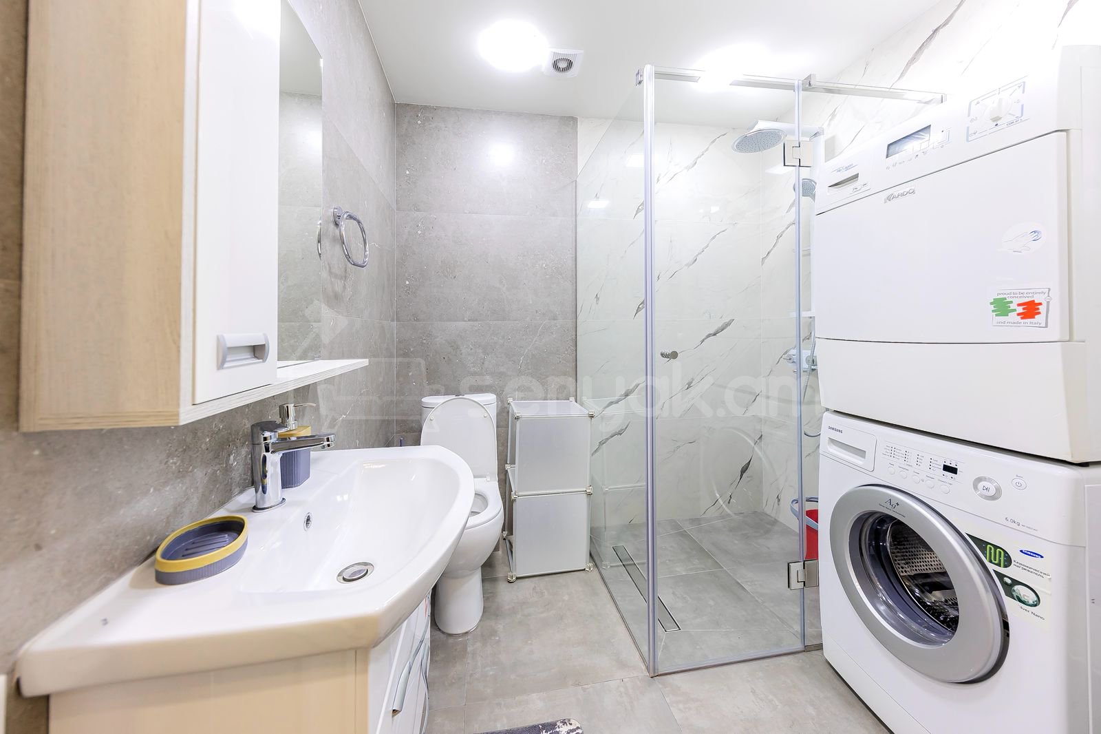 3 Սենյականոց Բնակարան Քարե Շենքում, 97քմ, 2/5 հարկ, Կապիտալ Վերանորոգված