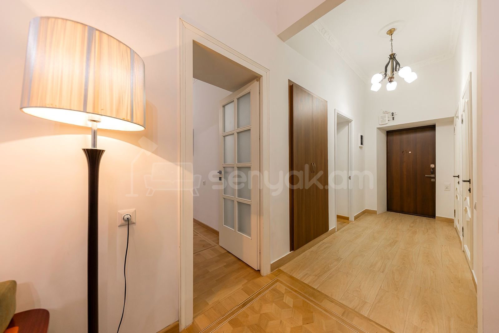 3 Սենյականոց Բնակարան Քարե Շենքում, 97քմ, 2/5 հարկ, Կապիտալ Վերանորոգված