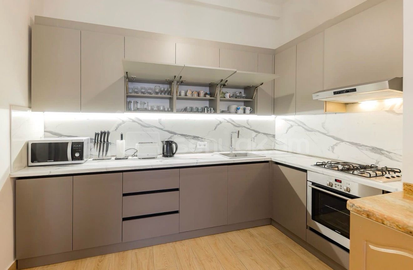 3 Սենյականոց Բնակարան Քարե Շենքում, 97քմ, 2/5 հարկ, Կապիտալ Վերանորոգված