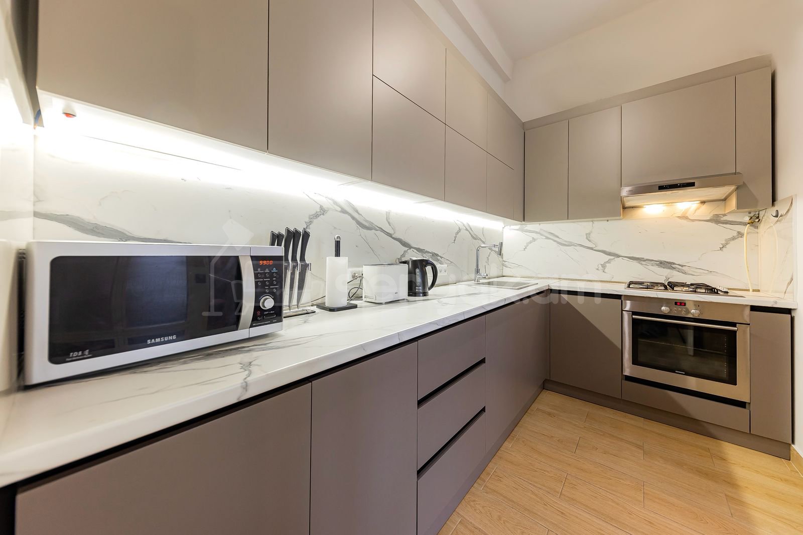 3 Սենյականոց Բնակարան Քարե Շենքում, 97քմ, 2/5 հարկ, Կապիտալ Վերանորոգված