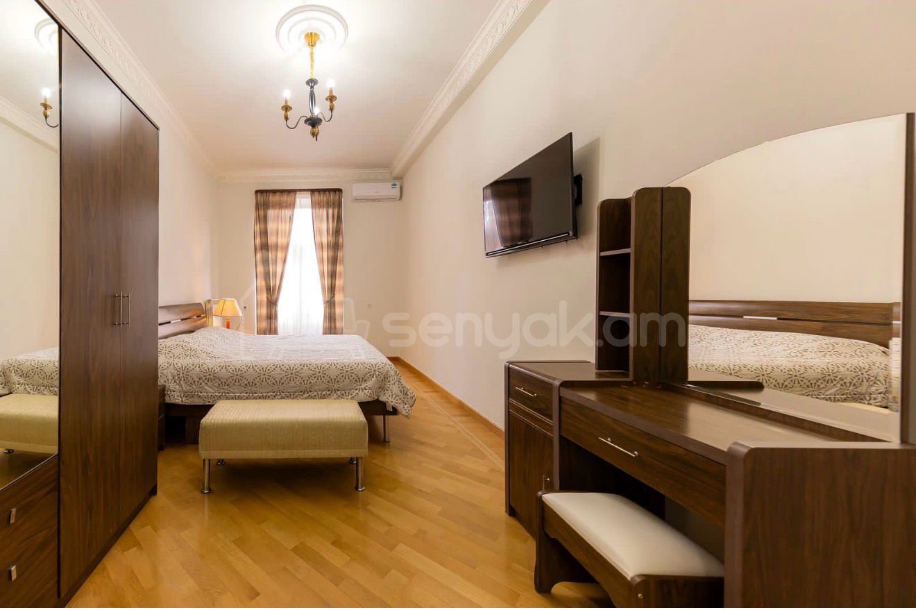 3 Սենյականոց Բնակարան Քարե Շենքում, 97քմ, 2/5 հարկ, Կապիտալ Վերանորոգված