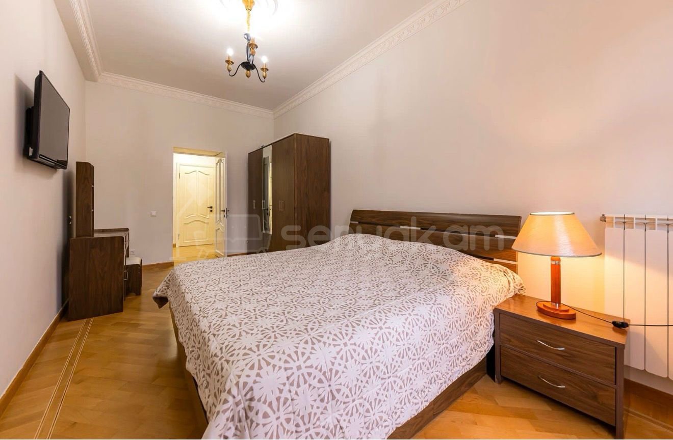 3 Սենյականոց Բնակարան Քարե Շենքում, 97քմ, 2/5 հարկ, Կապիտալ Վերանորոգված