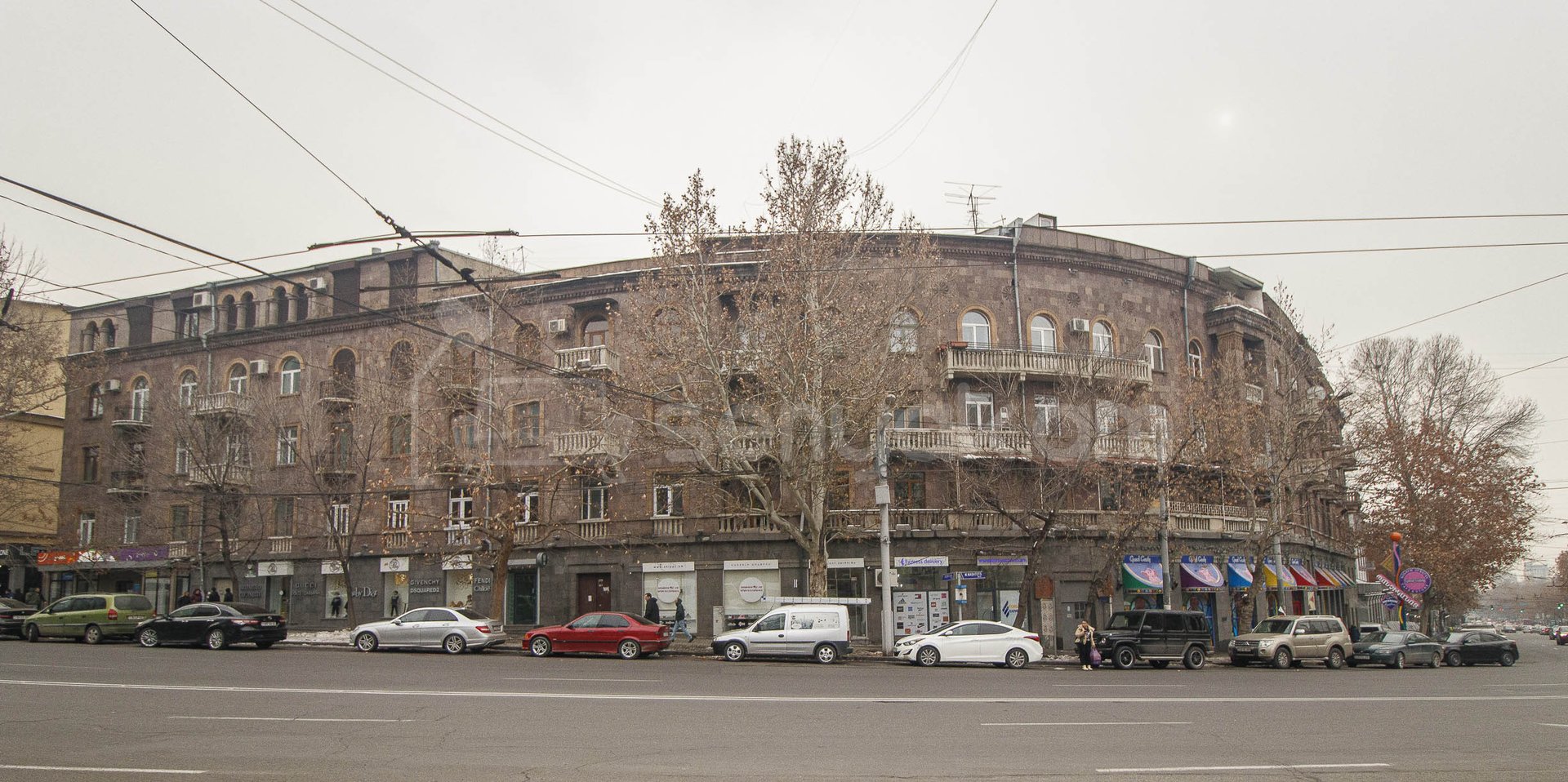 3 Սենյականոց Բնակարան Քարե Շենքում, 97քմ, 2/5 հարկ, Կապիտալ Վերանորոգված