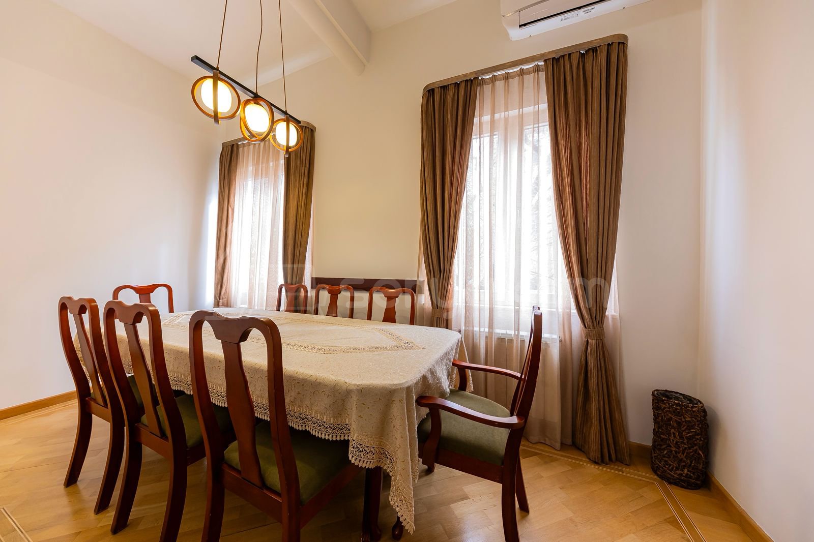 3 Սենյականոց Բնակարան Քարե Շենքում, 97քմ, 2/5 հարկ, Կապիտալ Վերանորոգված