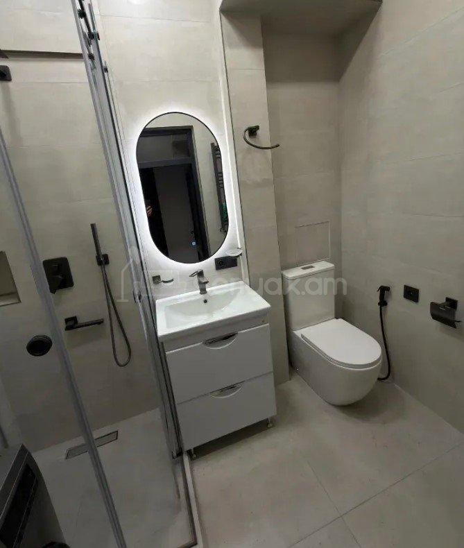 2 Սենյականոց Բնակարան Քարե Շենքում, 40քմ, 3/5 հարկ, Կապիտալ Վերանորոգված, Կահավորված