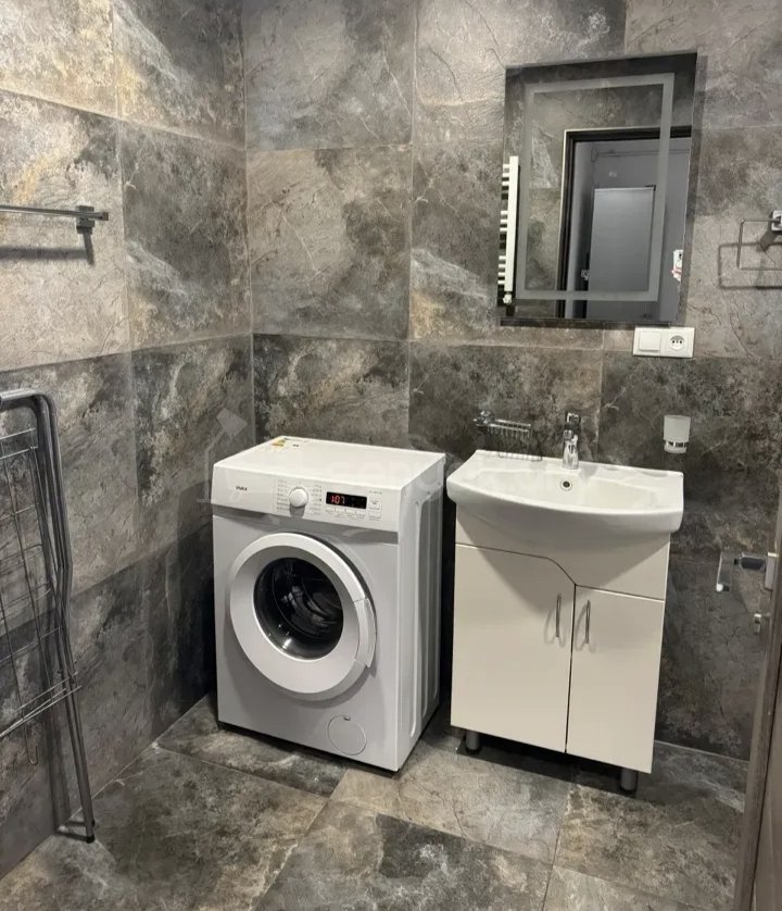 2 Սենյականոց Բնակարան Քարե Շենքում, 58քմ, 2/5 հարկ, Կապիտալ Վերանորոգված, Կահավորված