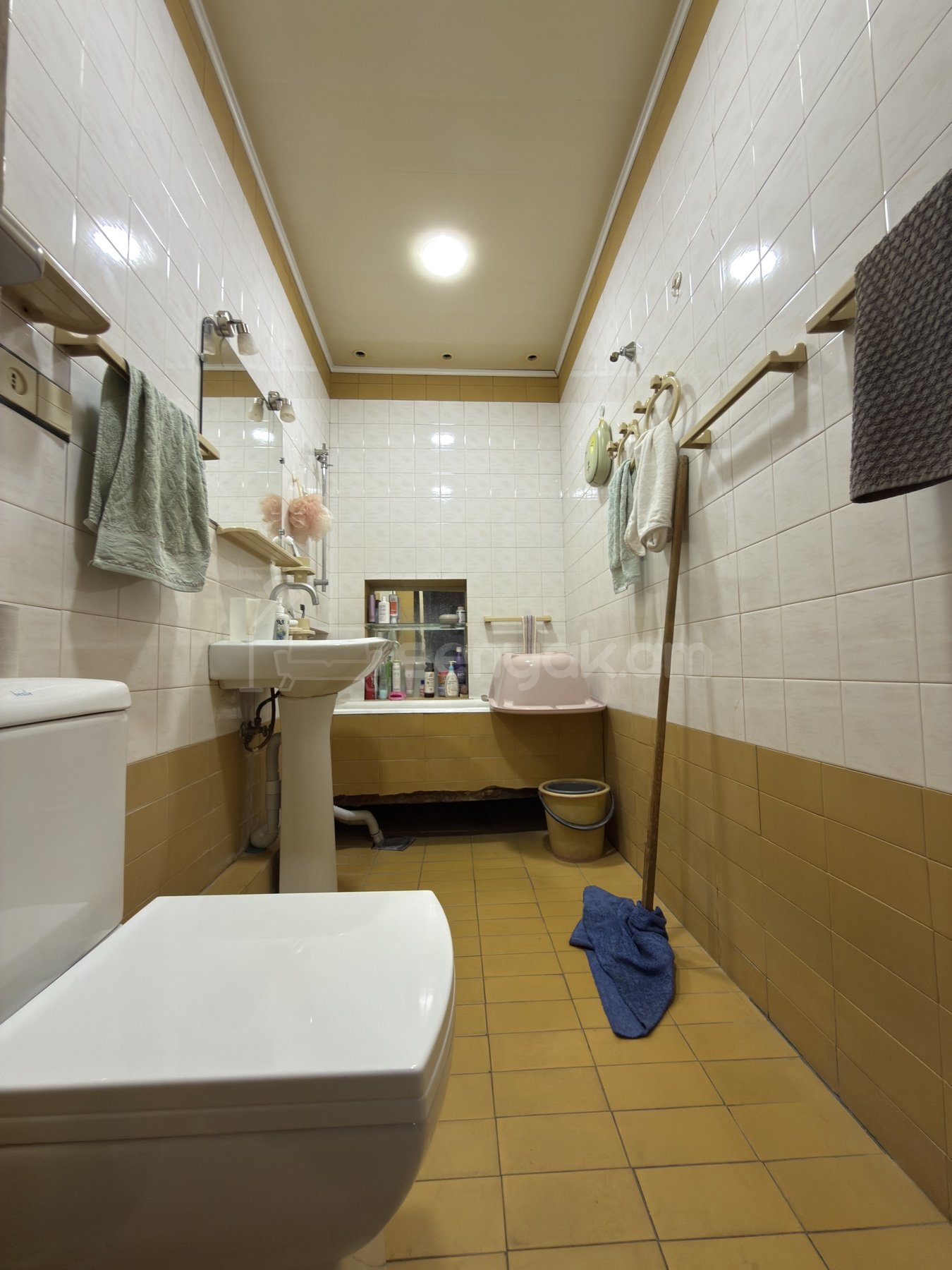 3 Սենյականոց Բնակարան Քարե Շենքում, 96քմ, 3/4 հարկ, Պետական Վիճակում