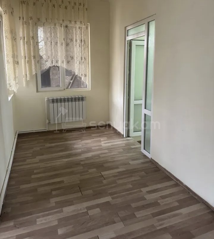 2 Սենյականոց Բնակարան Քարե Շենքում, 57քմ, 1/2 հարկ, Կապիտալ Վերանորոգված, Կահավորված