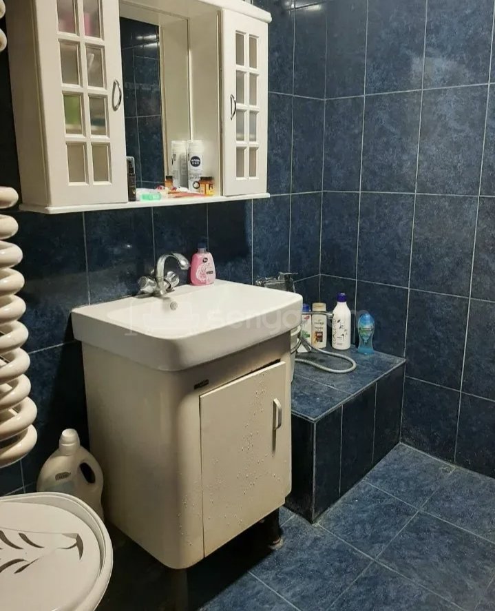 3 Սենյականոց Բնակարան Քարե Շենքում, 78քմ, 9/9 հարկ, Նորմալ Վիճակում, Կահավորված