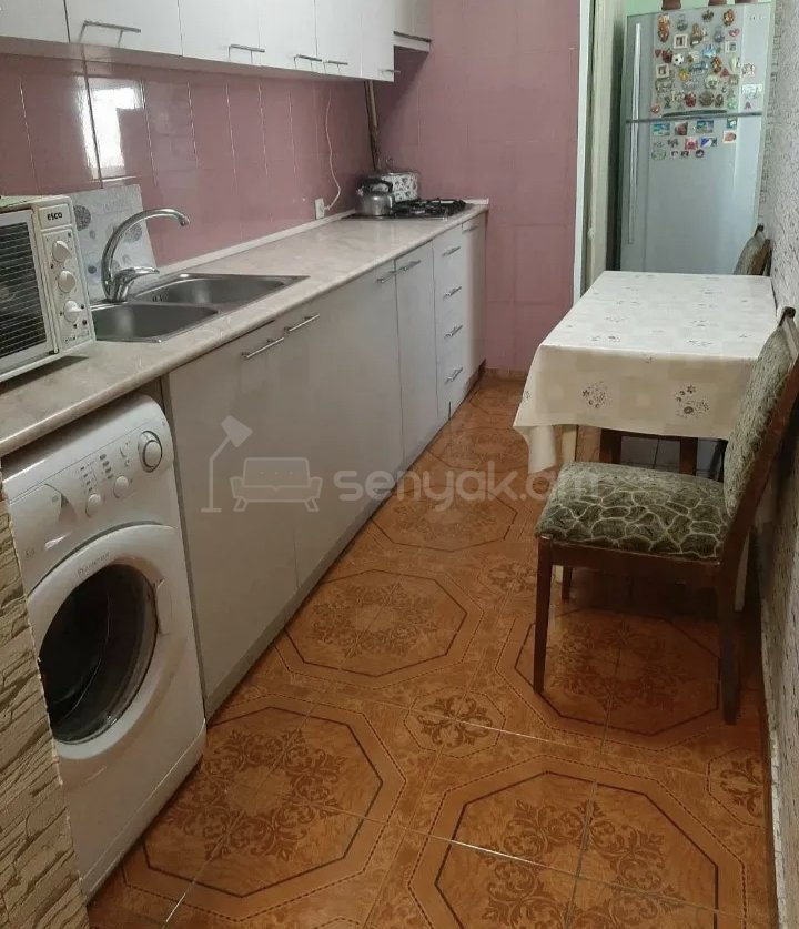 3 Սենյականոց Բնակարան Քարե Շենքում, 78քմ, 9/9 հարկ, Նորմալ Վիճակում, Կահավորված