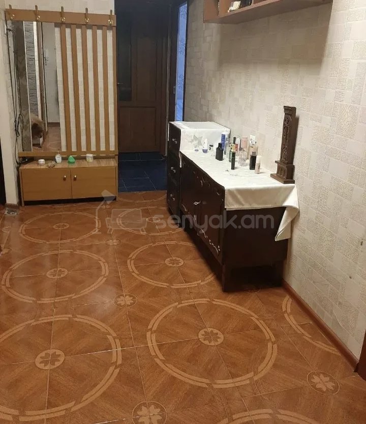 3 Սենյականոց Բնակարան Քարե Շենքում, 78քմ, 9/9 հարկ, Նորմալ Վիճակում, Կահավորված