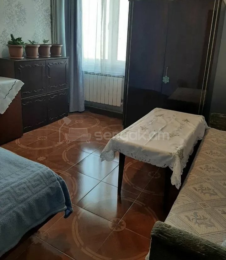 3 Սենյականոց Բնակարան Քարե Շենքում, 78քմ, 9/9 հարկ, Նորմալ Վիճակում, Կահավորված