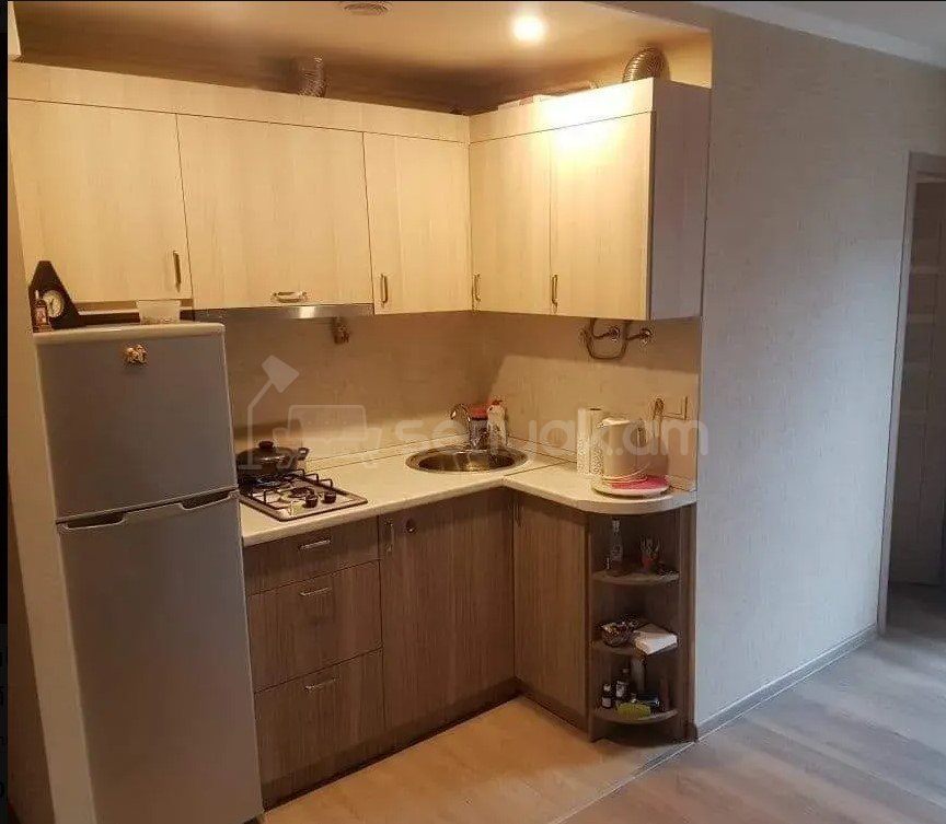 2 Սենյականոց Բնակարան Քարե Շենքում, 30քմ, 4/5 հարկ, Կապիտալ Վերանորոգված, Կահավորված