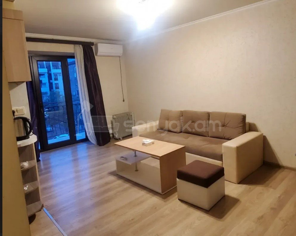 2 Սենյականոց Բնակարան Քարե Շենքում, 30քմ, 4/5 հարկ, Կապիտալ Վերանորոգված, Կահավորված