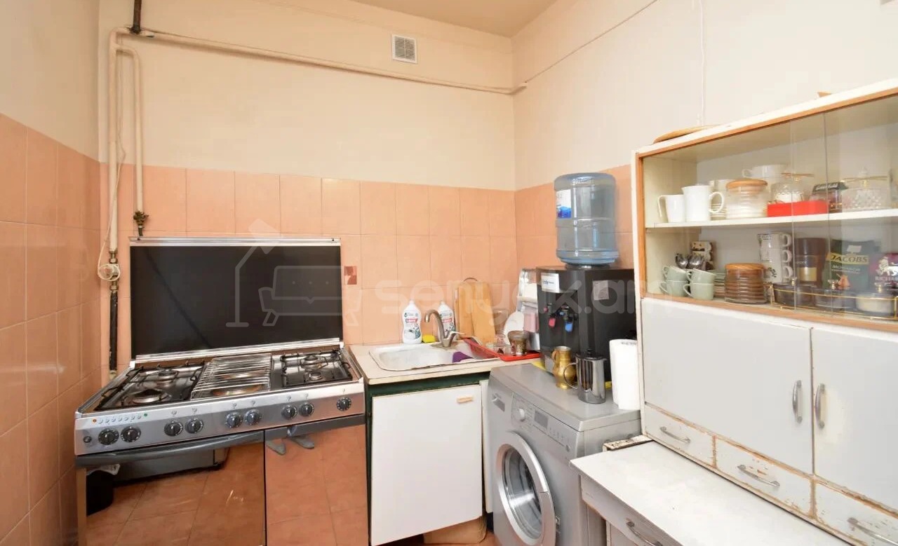 3 Սենյականոց Բնակարան Քարե Շենքում, 75քմ, 2/5 հարկ, Կապիտալ Վերանորոգված