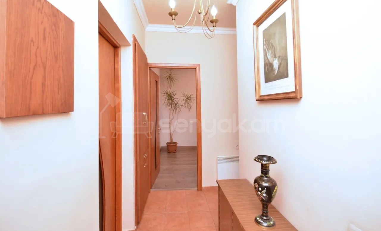 3 Սենյականոց Բնակարան Քարե Շենքում, 75քմ, 2/5 հարկ, Կապիտալ Վերանորոգված