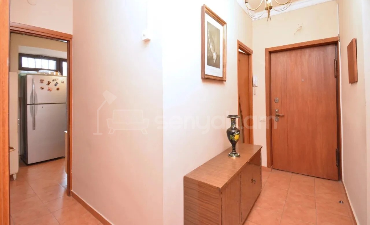 3 Սենյականոց Բնակարան Քարե Շենքում, 75քմ, 2/5 հարկ, Կապիտալ Վերանորոգված