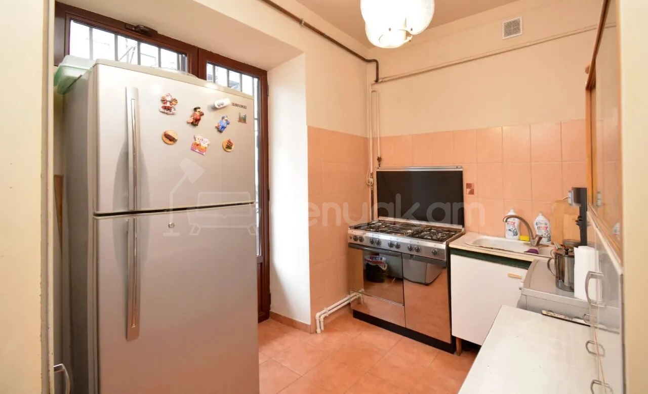 3 Սենյականոց Բնակարան Քարե Շենքում, 75քմ, 2/5 հարկ, Կապիտալ Վերանորոգված