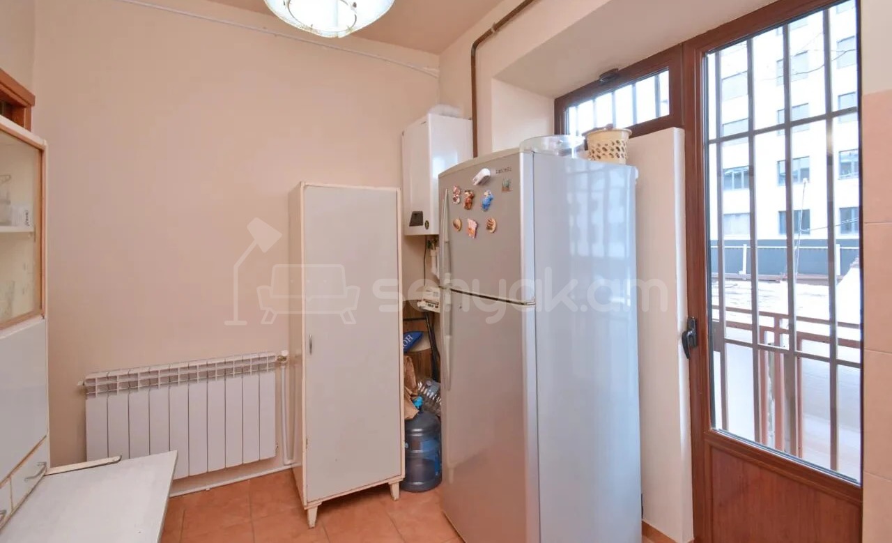 3 Սենյականոց Բնակարան Քարե Շենքում, 75քմ, 2/5 հարկ, Կապիտալ Վերանորոգված