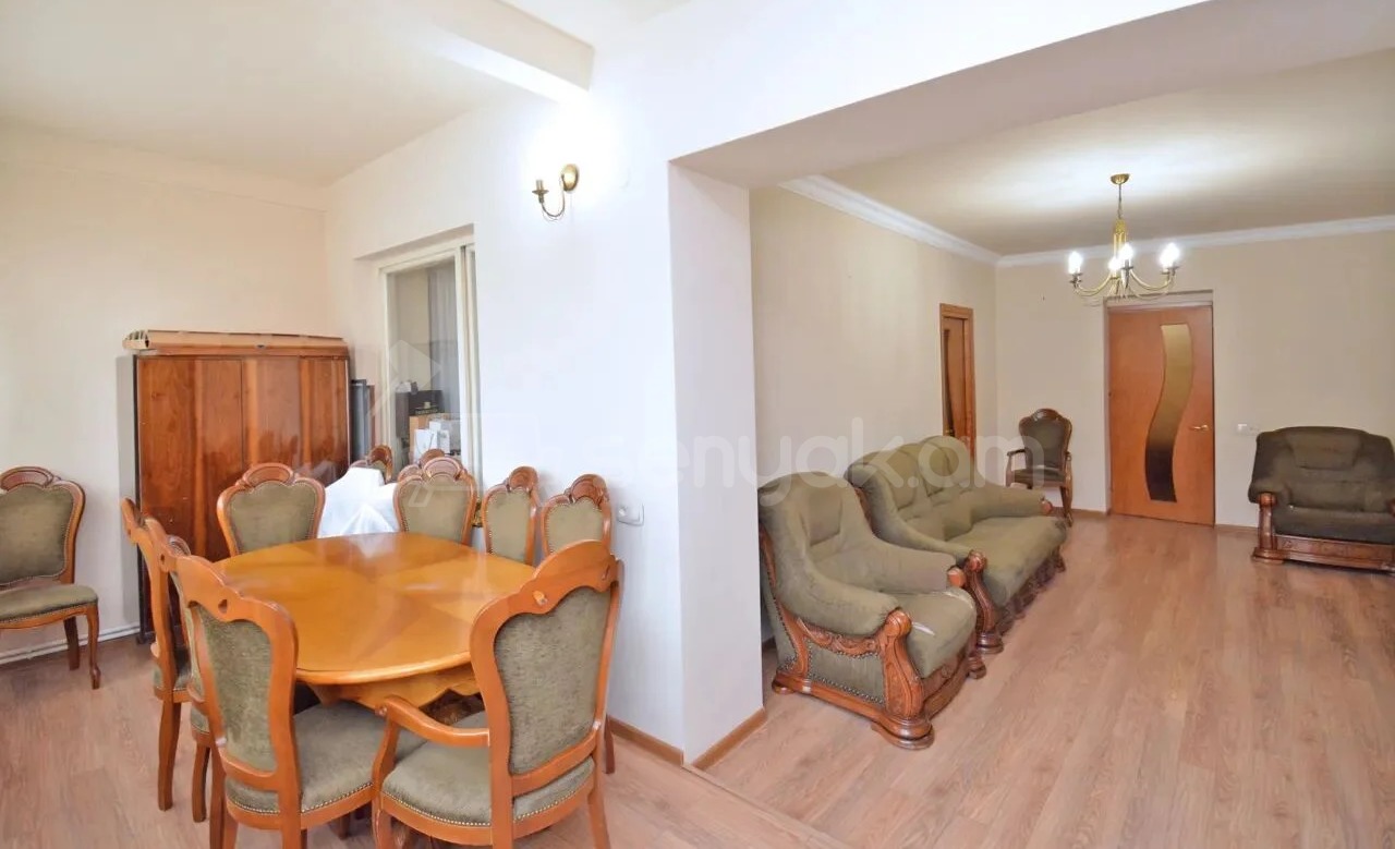 3 Սենյականոց Բնակարան Քարե Շենքում, 75քմ, 2/5 հարկ, Կապիտալ Վերանորոգված