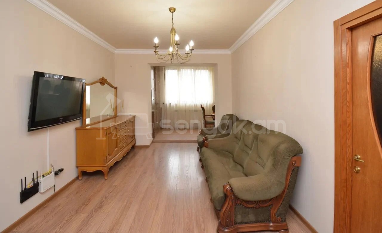 3 Սենյականոց Բնակարան Քարե Շենքում, 75քմ, 2/5 հարկ, Կապիտալ Վերանորոգված