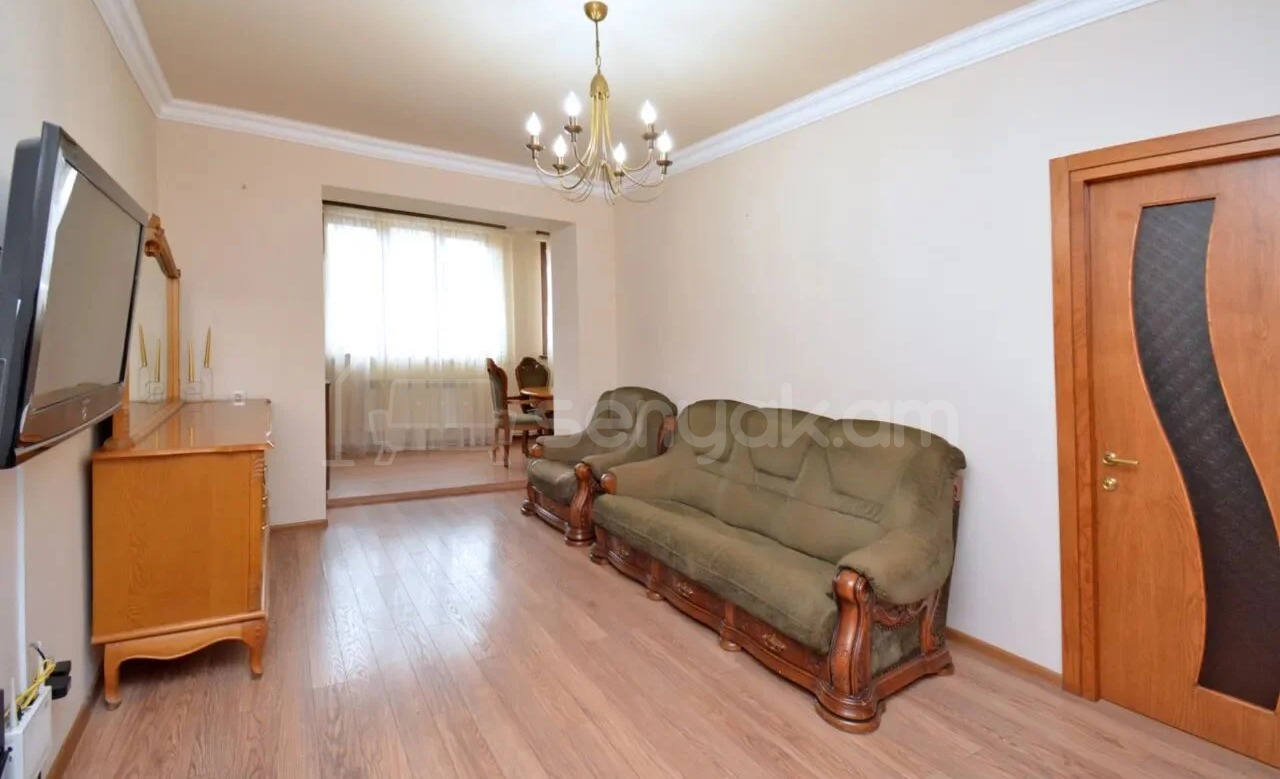 3 Սենյականոց Բնակարան Քարե Շենքում, 75քմ, 2/5 հարկ, Կապիտալ Վերանորոգված