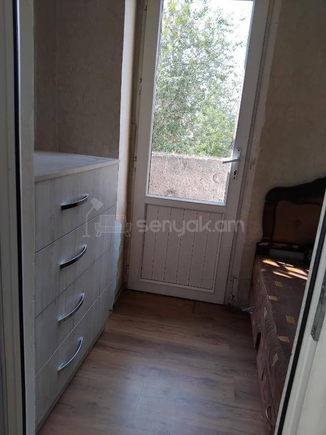 3 Սենյականոց Բնակարան, 70քմ, 2/9 հարկ, Նորմալ Վիճակում, Կահավորված, Արևկող