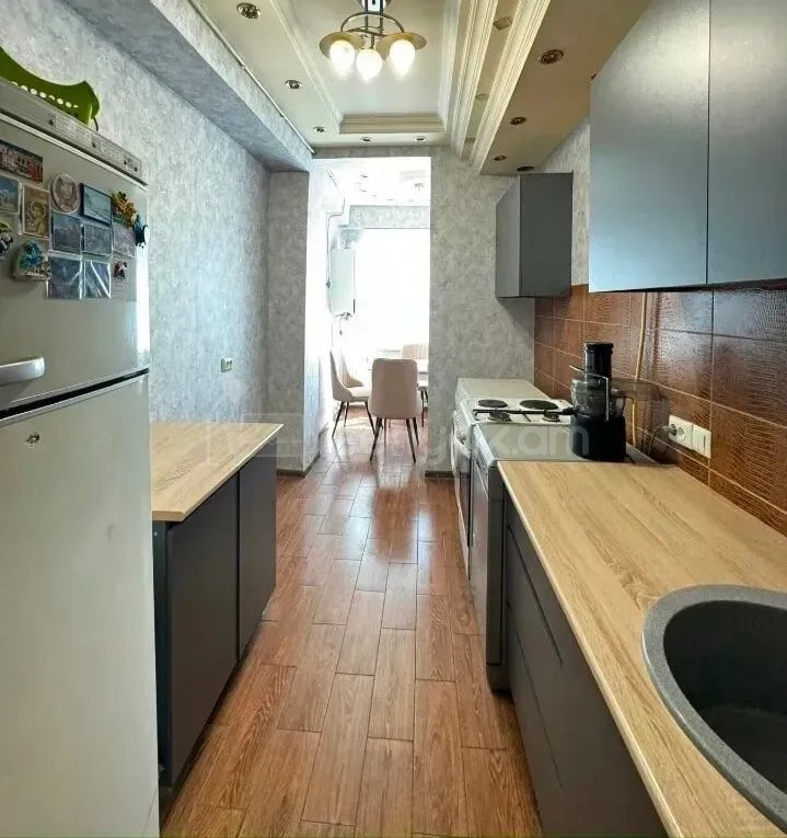 3 Սենյականոց Բնակարան Քարե Շենքում, 77քմ, 4/9 հարկ, Կապիտալ Վերանորոգված, Կահավորված, Արևկող