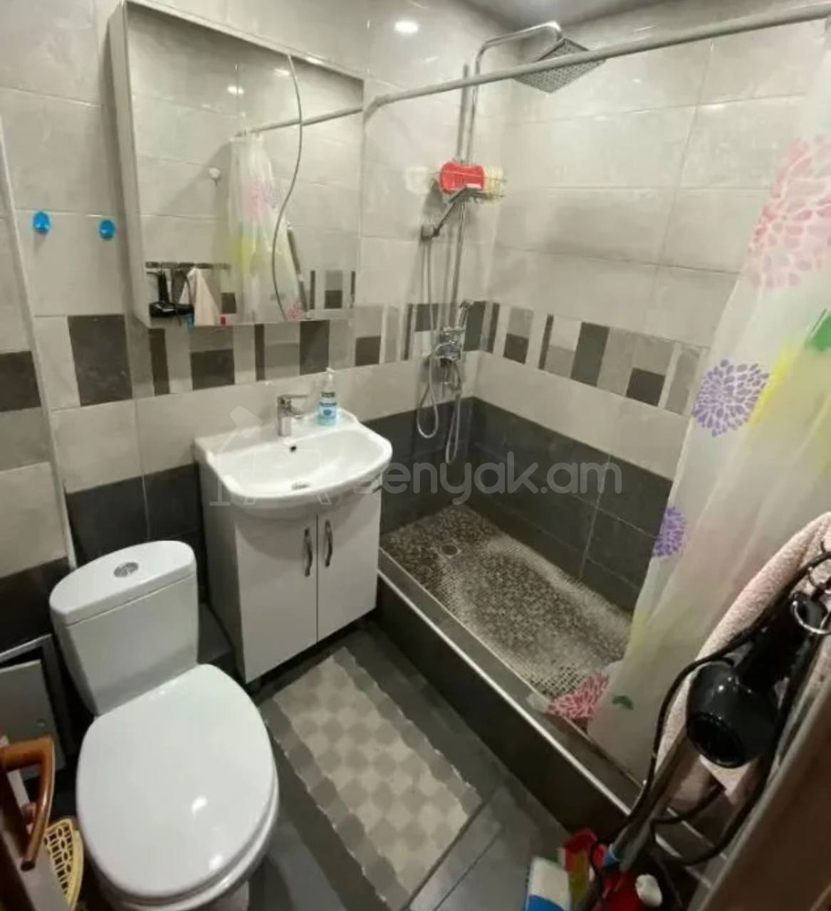 2 Սենյականոց Բնակարան Քարե Շենքում, 55քմ, 5/5 հարկ, Նորմալ Վիճակում