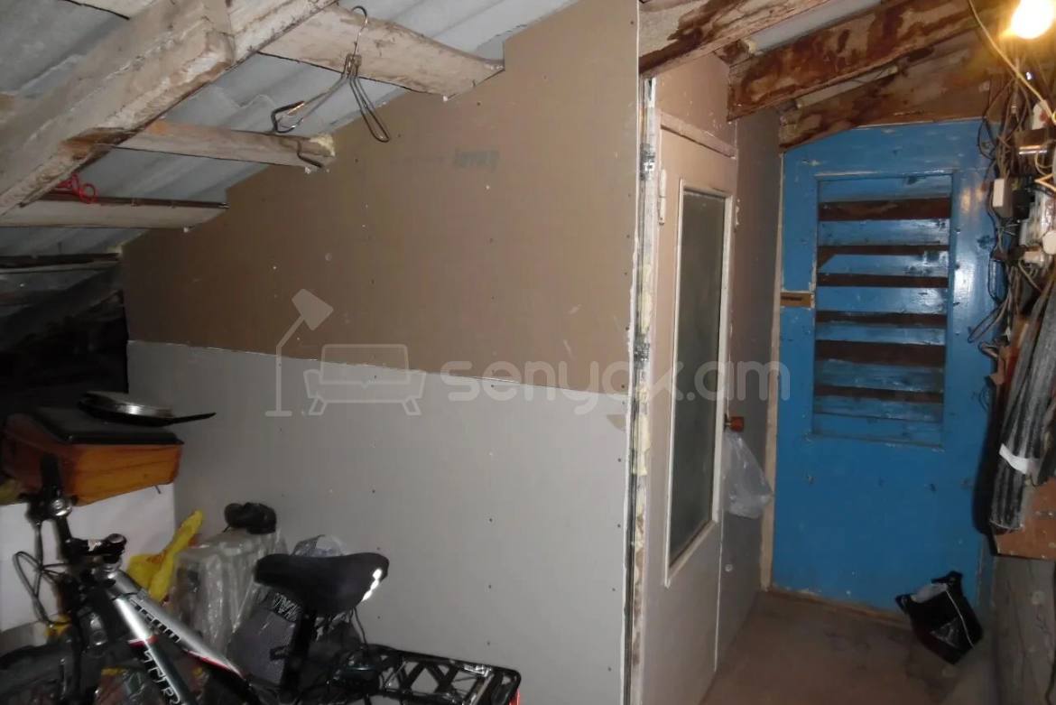 2 Սենյականոց Բնակարան Քարե Շենքում, 55քմ, 5/5 հարկ, Նորմալ Վիճակում