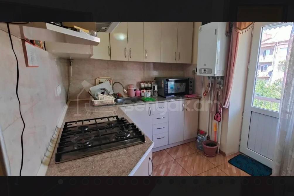 2 Սենյականոց Բնակարան Քարե Շենքում, 55քմ, 5/5 հարկ, Նորմալ Վիճակում