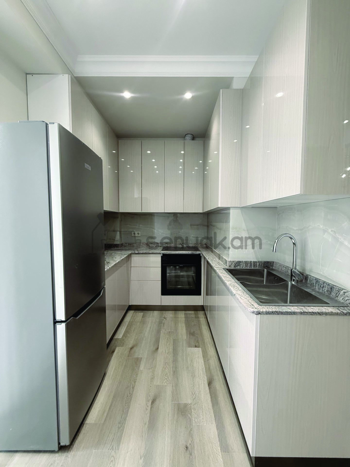 2 Սենյականոց Բնակարան Նորակառույցում, 55քմ, 13/17 հարկ, Կապիտալ Վերանորոգված, Կահավորված, Արևկող