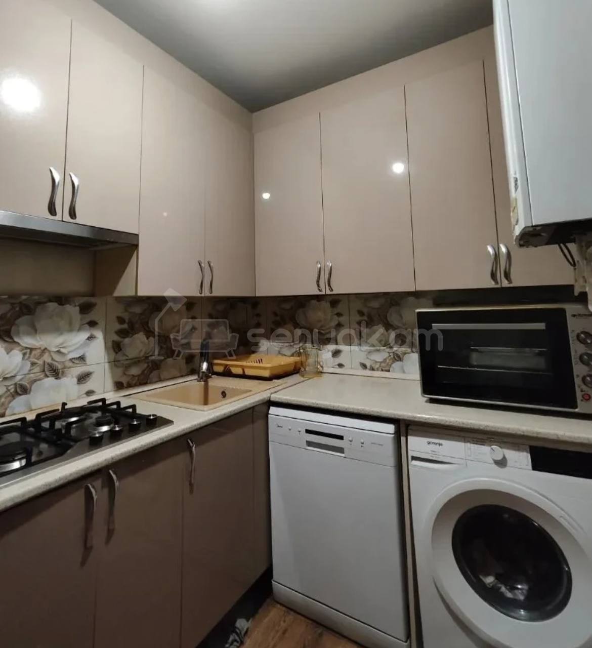 3 Սենյականոց Բնակարան Քարե Շենքում, 75քմ, 4/5 հարկ, Դիզայներական Վերանորոգված