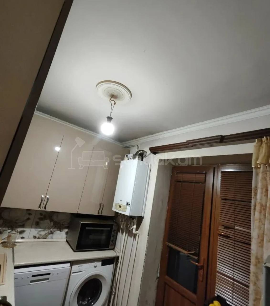 3 Սենյականոց Բնակարան Քարե Շենքում, 75քմ, 4/5 հարկ, Դիզայներական Վերանորոգված