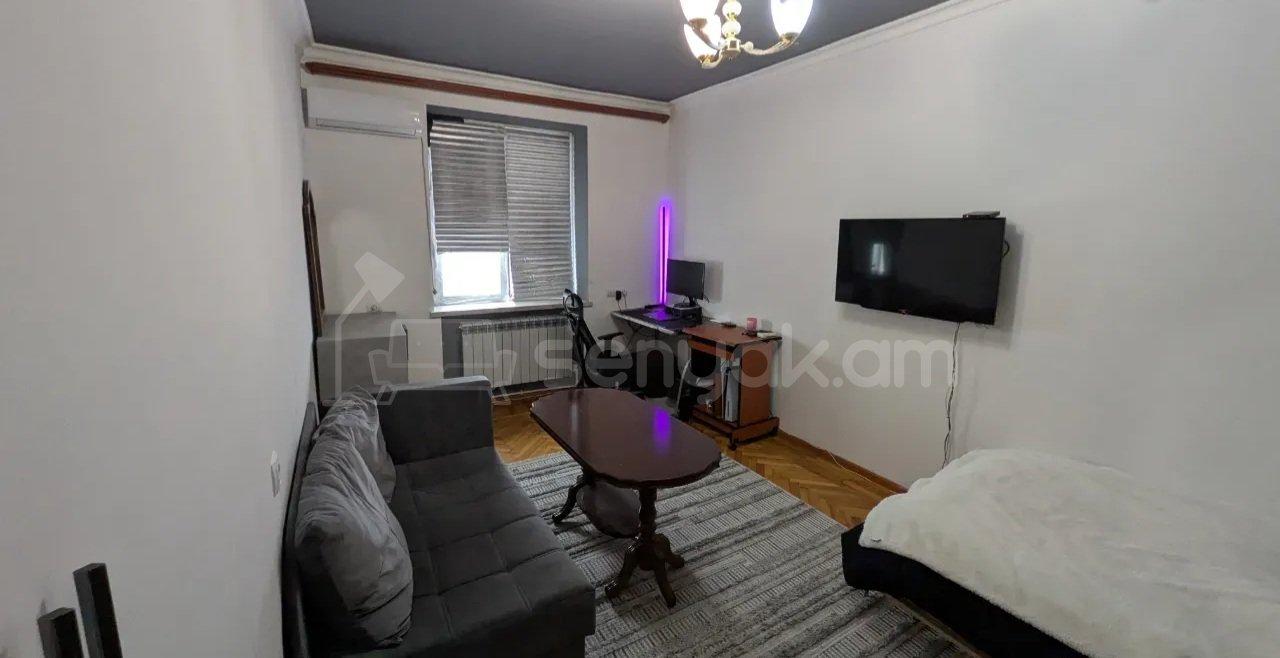 1 Սենյականոց Բնակարան Քարե Շենքում, 30քմ, 4/4 հարկ, Կապիտալ Վերանորոգված