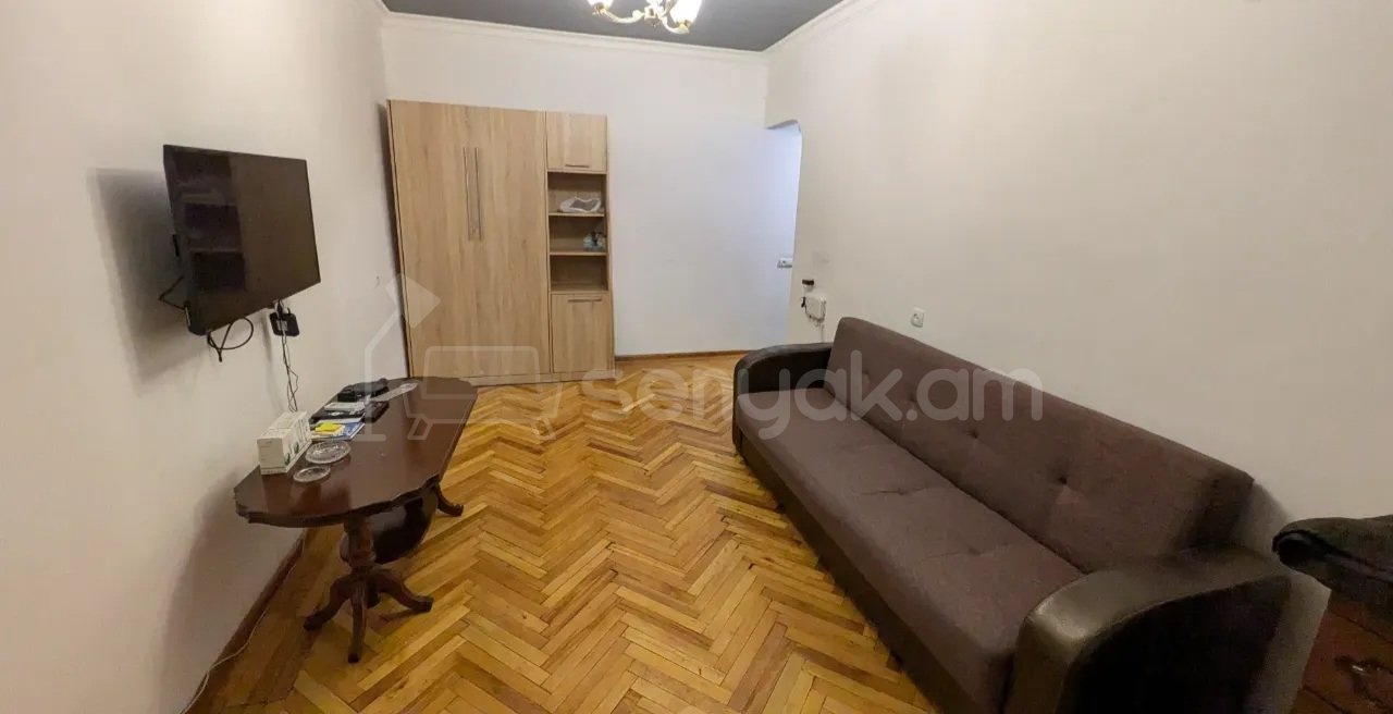 1 Սենյականոց Բնակարան Քարե Շենքում, 30քմ, 4/4 հարկ, Կապիտալ Վերանորոգված