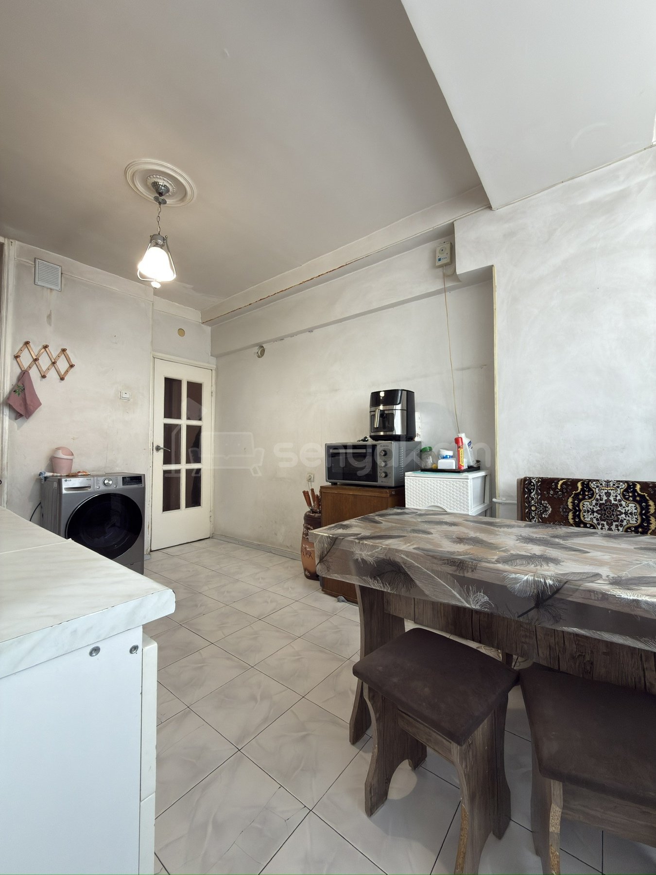 3 Սենյականոց Բնակարան, 94քմ, 12/13 հարկ, Նորմալ Վիճակում