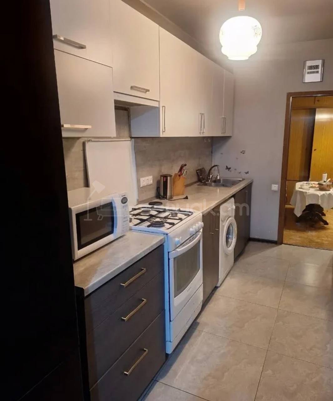 3 Սենյականոց Բնակարան Քարե Շենքում, 79քմ, 4/5 հարկ, Նորմալ Վիճակում, Կահավորված, Արևկող