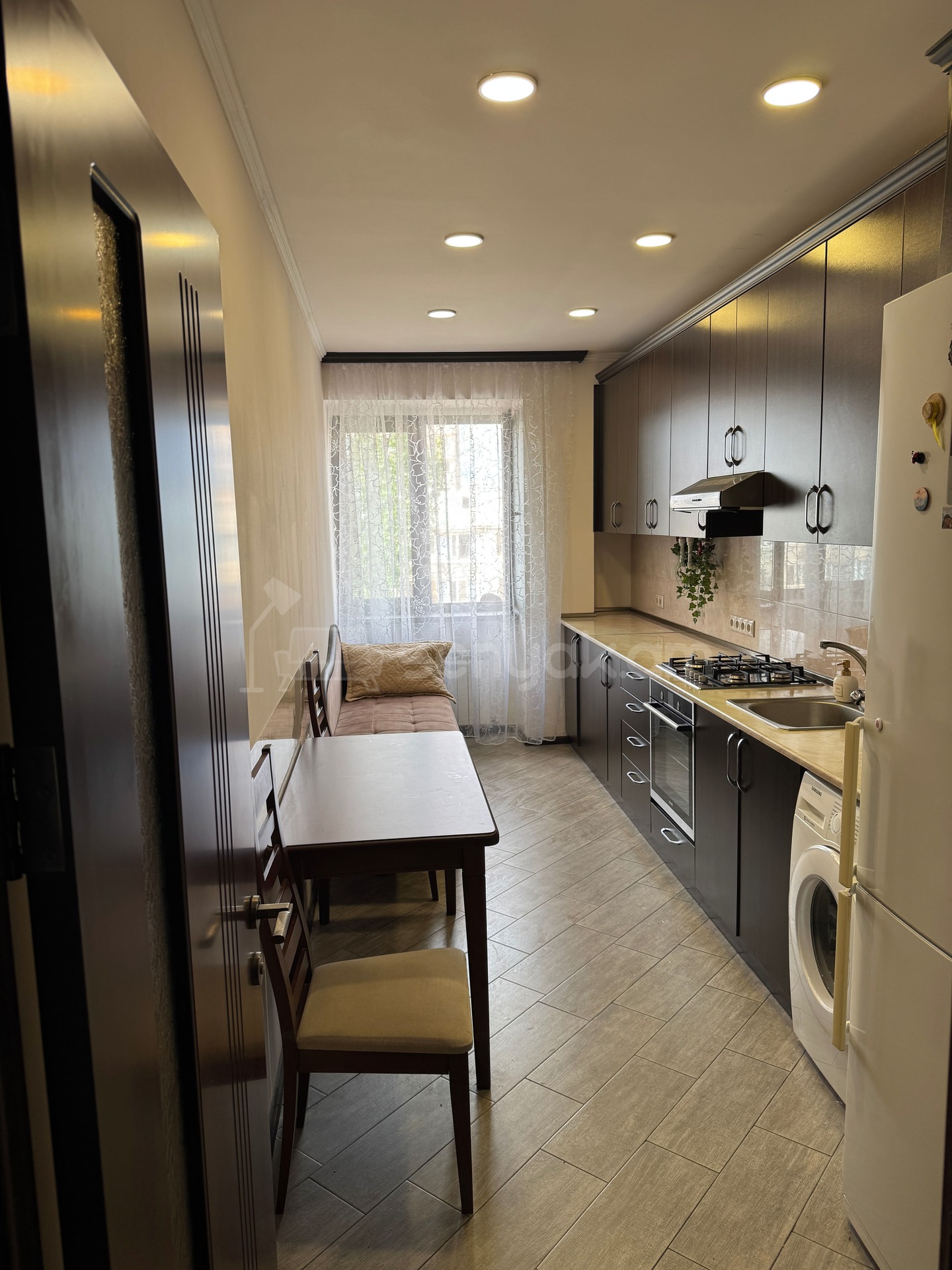 3 Սենյականոց Բնակարան, 80քմ, 4/9 հարկ, Կապիտալ Վերանորոգված